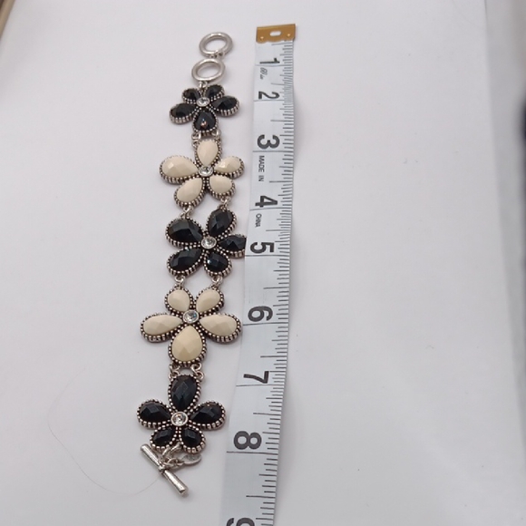 Premier Design Retired Go Girl Floral Crystal Petal Bracelet in Black and Ivory - Picture 3 of 3